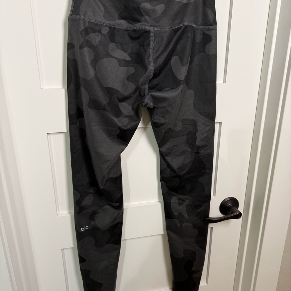 ALO Yoga Dark Camouflage Leggings - Picture 2 of 3